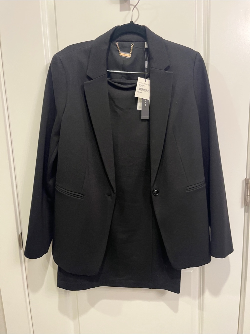 NWT Tahari Black Skirt Suit Size 6
